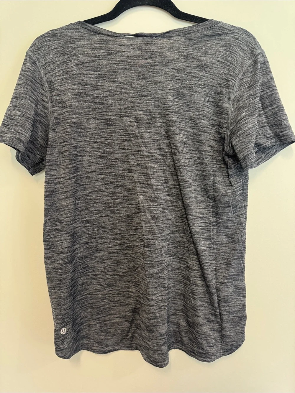 lululemon athletica Heathered Gray V-Neck Short Sleeve Tee